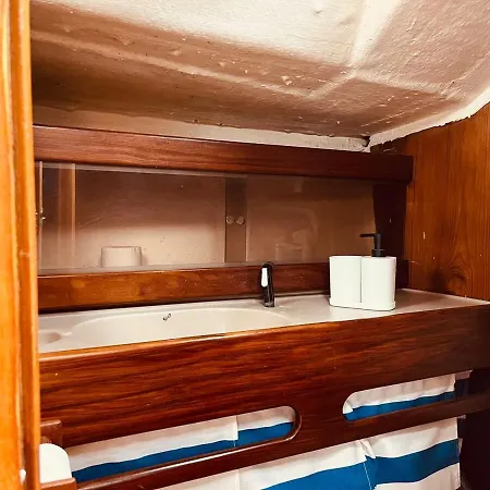 Nortada Boat Escape Πλωτό κατάλυμα