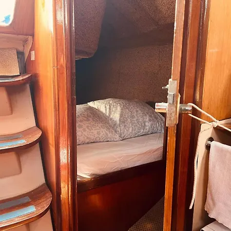 Πλωτό κατάλυμα Nortada Boat Escape *