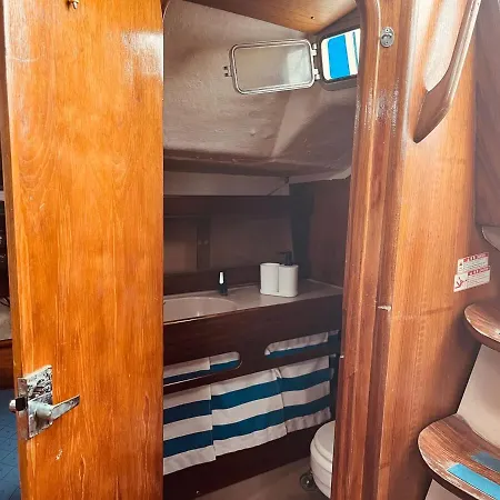 Nortada Boat Escape 보트호텔