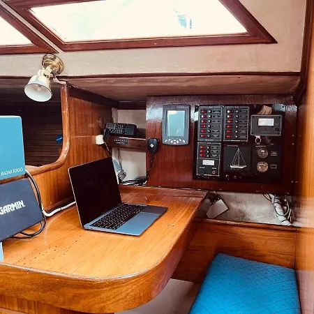 Botel Nortada Boat Escape Lisbon