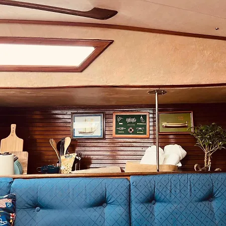 Ботель Nortada Boat Escape *
